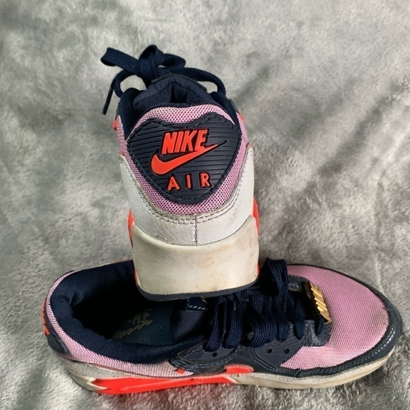 NIKE Air Max 90 Shoes - Picture 9 of 10